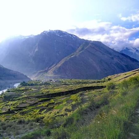 Flying Monk Huts & Restaurant Bed & Breakfast Kyelang Екстериор снимка