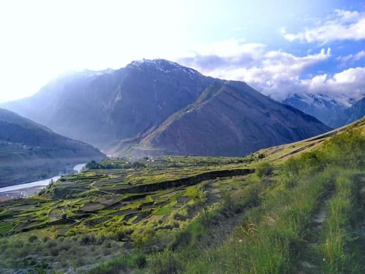 Flying Monk Huts & Restaurant Bed & Breakfast Kyelang Екстериор снимка
